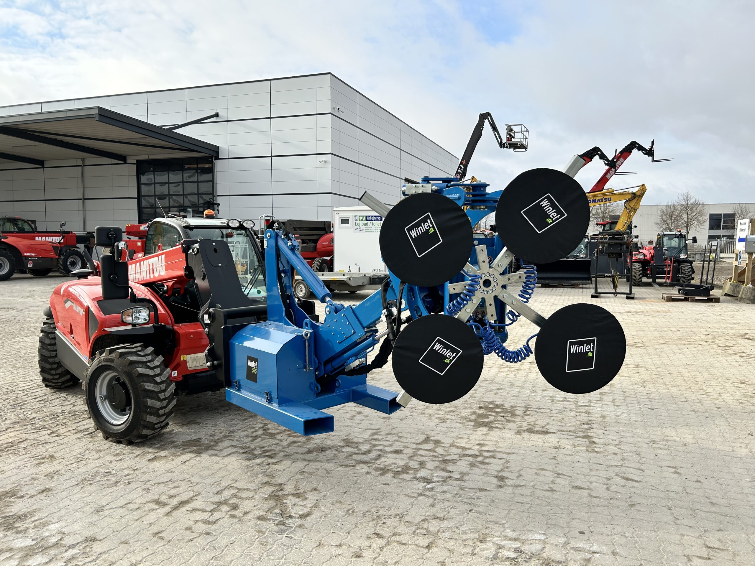 Winlet 575TH glazing robot for Manitou