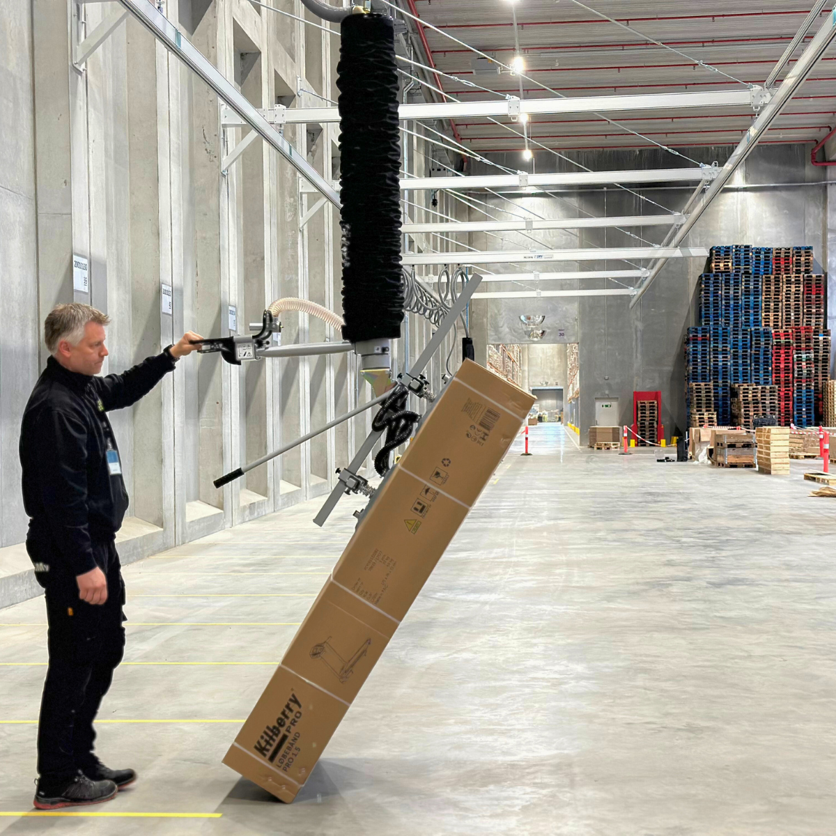 Movomech vakuumløfter med løft og vip af papkasser på 120 kg.