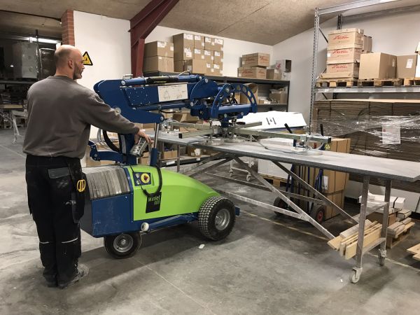 Klinkby Træbyg kører med Winlet vinduesløfter i ujævnt terræn