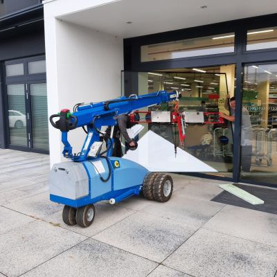 Lasius 1t installing window store front