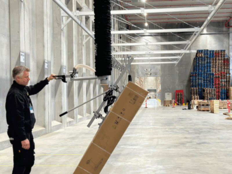 Movomech vakuumløfter med løft og vip af papkasser på 120 kg.